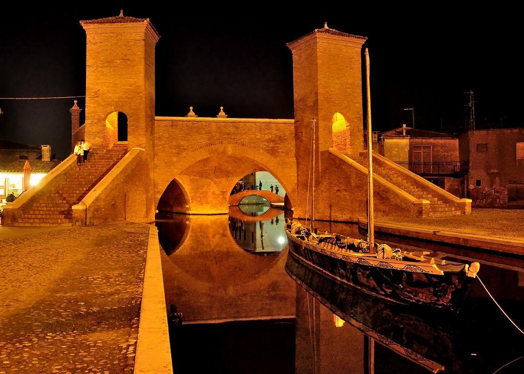 Palazzo Spada - Attico Con Terrazza Vista Fiume In Centro Codigoro Buitenkant foto